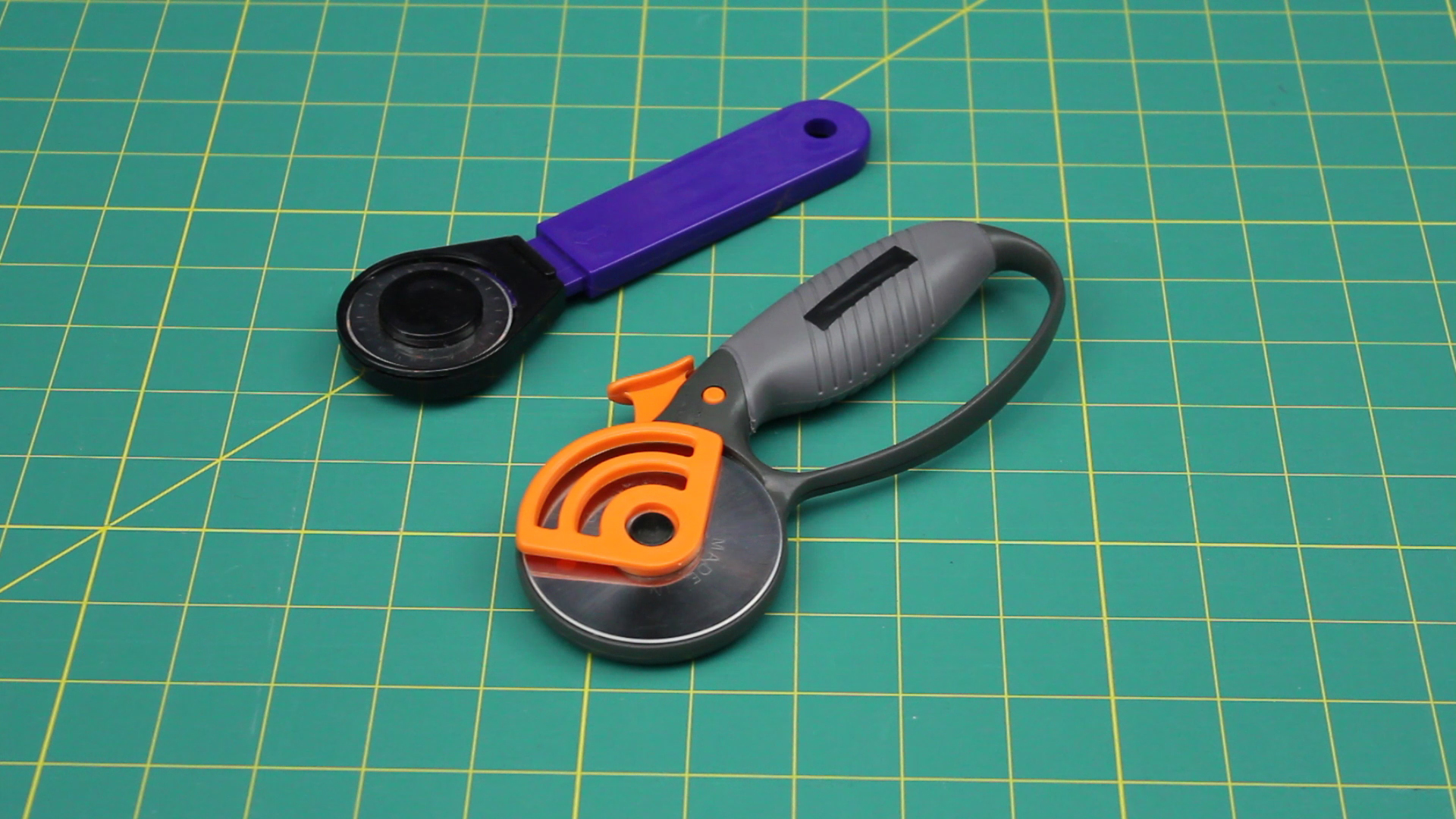 Complete Rotary Cutter Set: Cutting Mat, Scissors, Blades, Rulers, Clips,  Pins